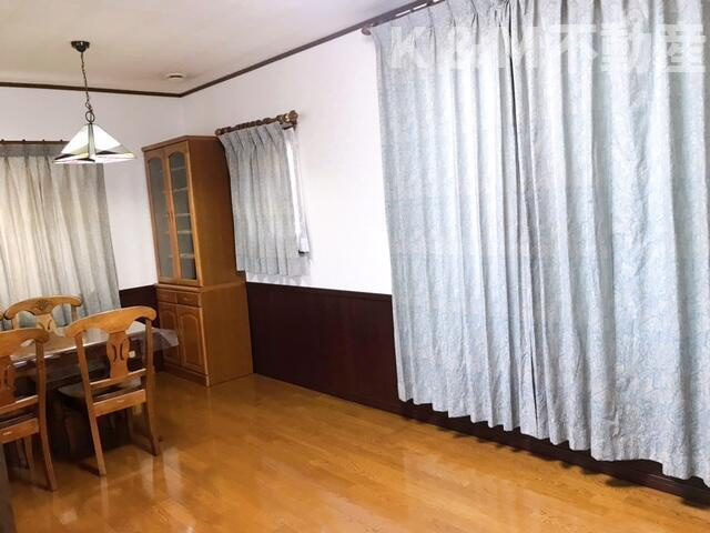 立花戸建ての居間・リビング|ゆったりとした居間です