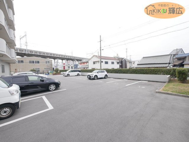 姫路西スカイハイツ　3階の駐車場