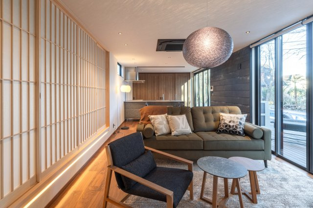 【居間・リビング】 | Vilike八幡野E | 上品な落ち着いた空間です