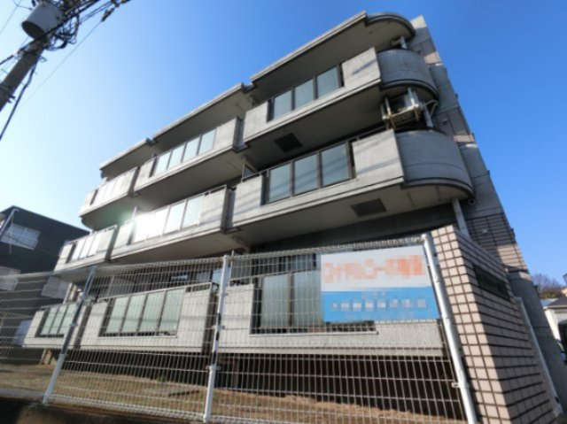 ロイヤルコーポ椿森の外観