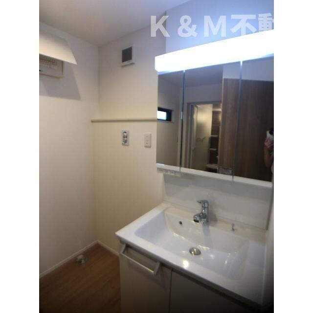 Ｋｏｌｅｔ柏常盤台＃０２の洗面所|スペースが確保できる洗面所です