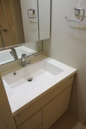 ライオンズアイル赤坂の独立洗面台|別室参考写真