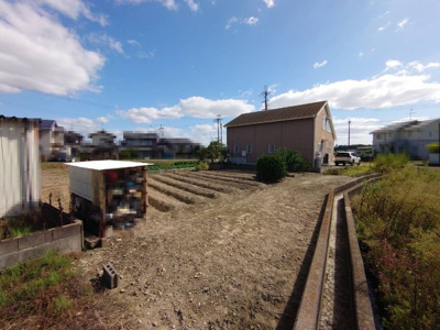 【外観】 | 神野町神野店舗事務所 | 畑で農業体験ができます