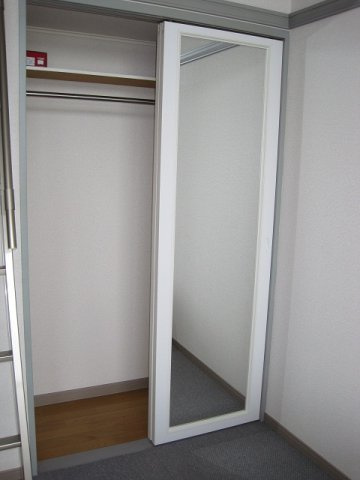 レオパレス杉本の内装|クローゼット
