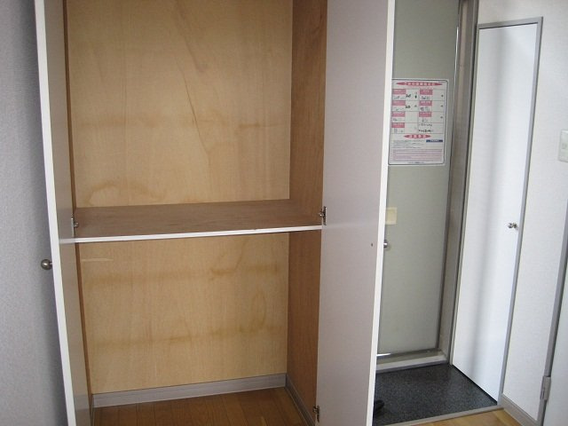 レオパレス杉本の内装|クローゼット