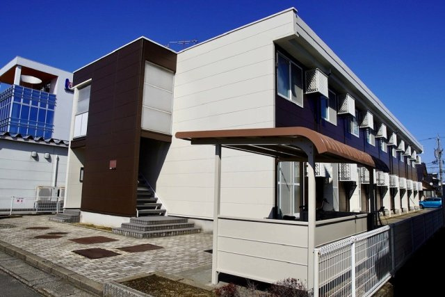 レオパレスルーチェの外観|2022年12月に外壁塗装いたしました。