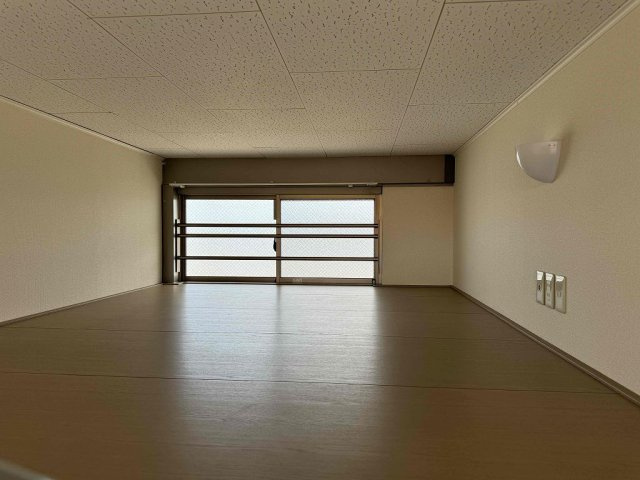 レオパレス二の宮Ａの内装|※同タイプ部屋の写真となります（ロフト・収納）