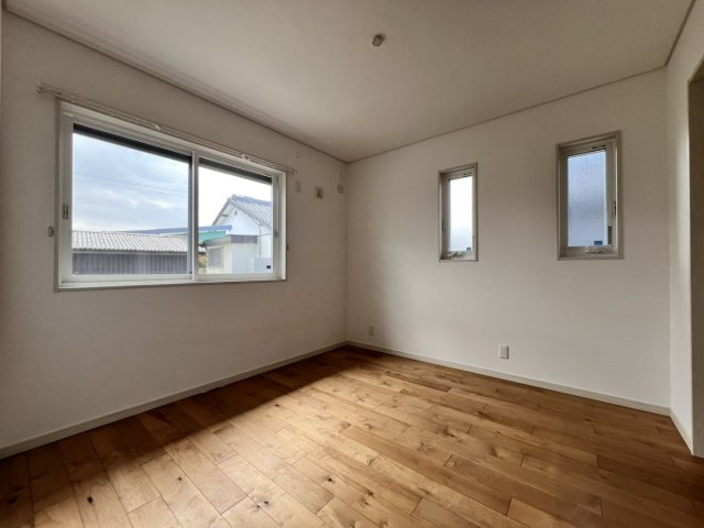 田中町戸建の洋室