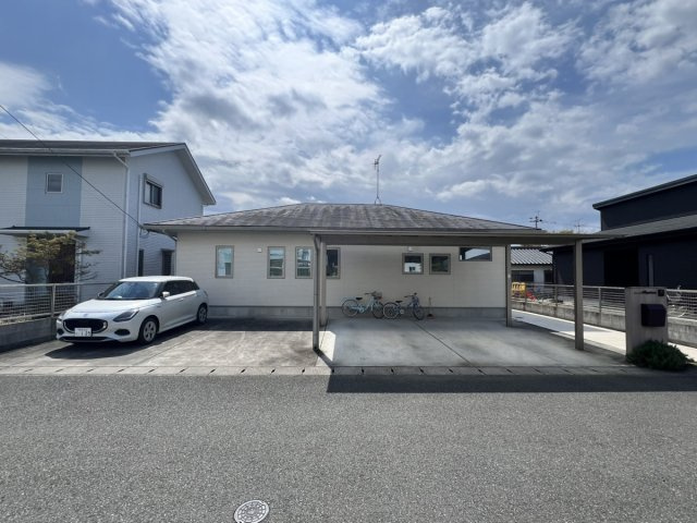 田中町戸建の駐車場