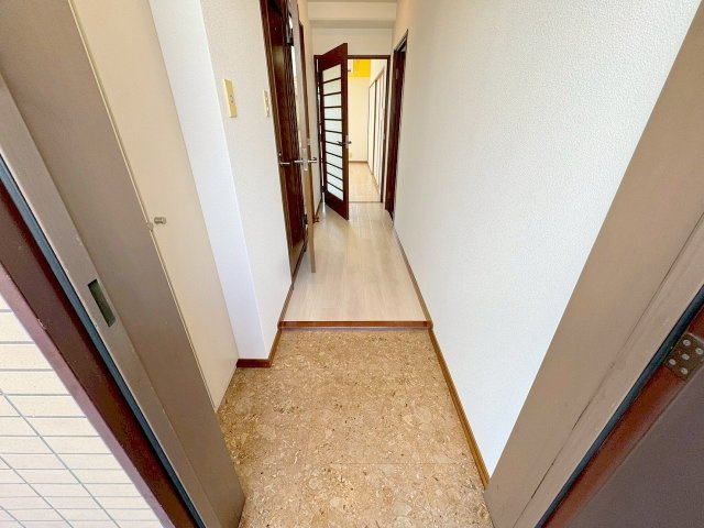 ひかりハイツの玄関