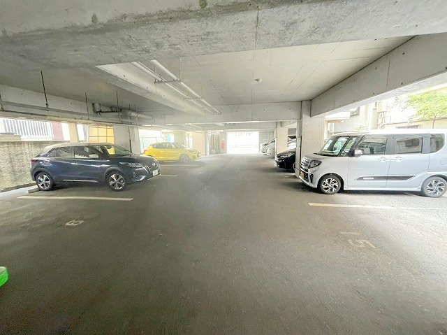 ひかりハイツの駐車場