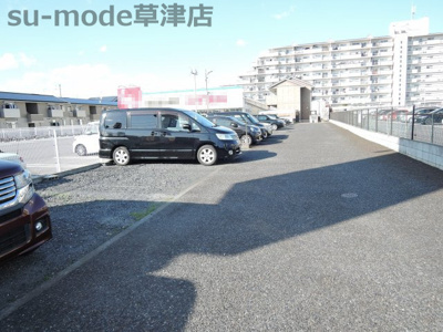 【駐車場】 | サンライズＭ | 駐車場に車を止められます