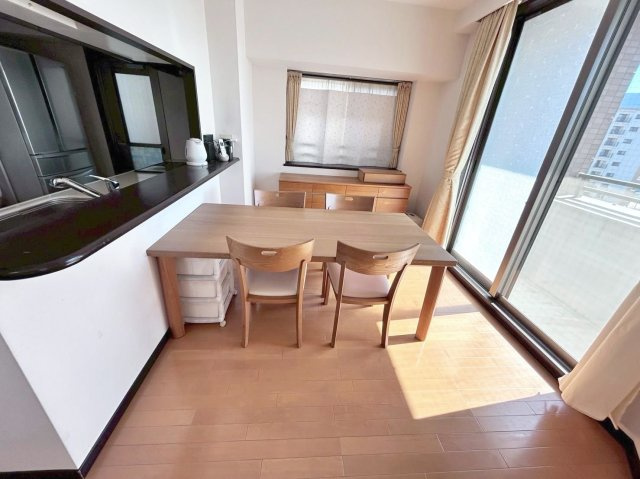 ベンタナヒルズ篠栗 6号館のダイニング|2面採光で日当り良好なダイニングスペースです！