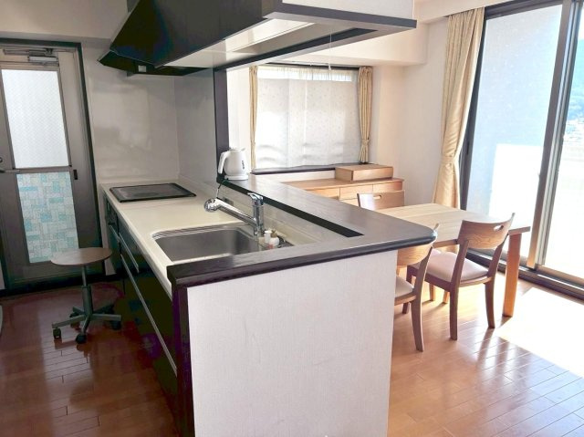 ベンタナヒルズ篠栗 6号館のキッチン|家事をしながら、家族と顔を合わせて会話を楽しめる対面式キッチンです！