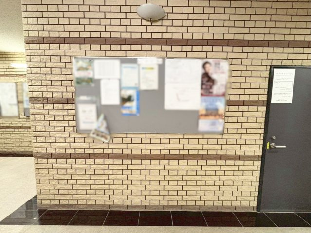 ベンタナヒルズ篠栗 6号館のその他共用部分|エントランスには情報共有が簡単にできる掲示板があります！