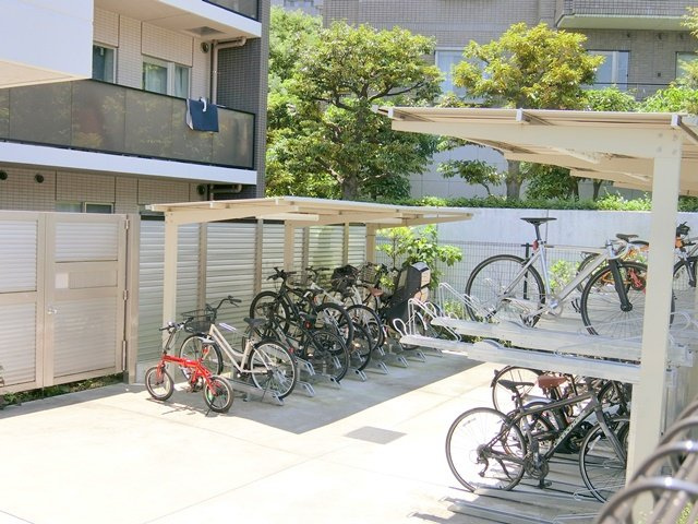 ルフレ田園調布南のその他共用部分|屋根付きの駐輪場