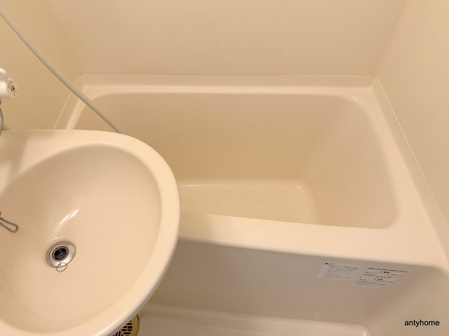 レスポワル新町　仲介手数料無料の浴室