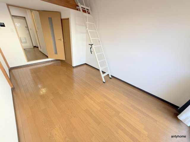 レスポワル新町　仲介手数料無料の居間・リビング