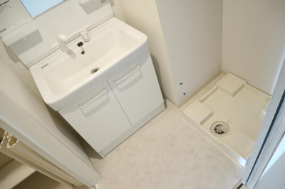 【独立洗面台】 | グリンヒル本郷元町 | 朝の支度にも助かる、独立の洗髪洗面化粧台