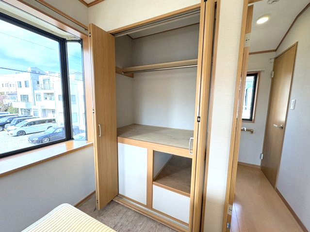 日暮里舎人ライナー「江北」駅7分／小学校・公園・スーパー至近／2階建2LDK戸建住宅の収納