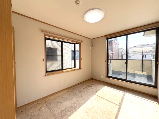 日暮里舎人ライナー「江北」駅7分／小学校・公園・スーパー至近／2階建2LDK戸建住宅の和室