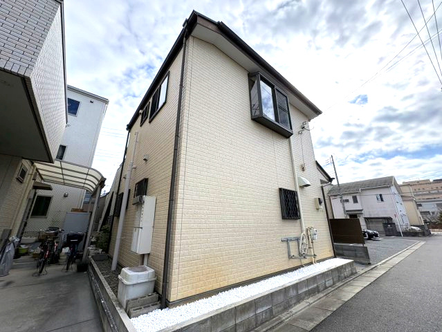 日暮里舎人ライナー「江北」駅7分／小学校・公園・スーパー至近／2階建2LDK戸建住宅の外観