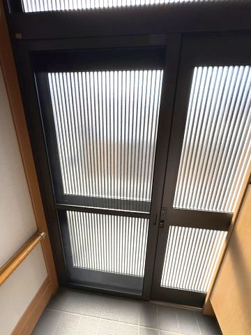 日暮里舎人ライナー「江北」駅7分／小学校・公園・スーパー至近／2階建2LDK戸建住宅の玄関