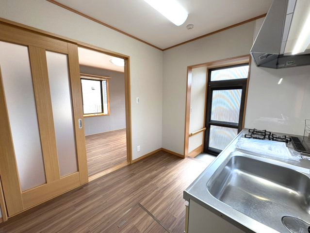 日暮里舎人ライナー「江北」駅7分／小学校・公園・スーパー至近／2階建2LDK戸建住宅のキッチン