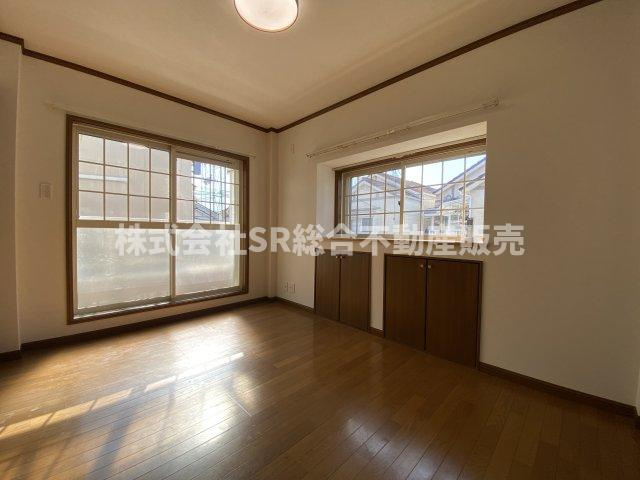 若江本町3丁目中古戸建の洋室|使い勝手のいい洋室です