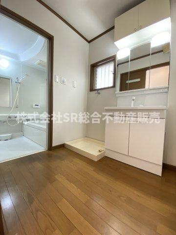 若江本町3丁目中古戸建の脱衣所|室内洗濯機置場もあり清潔感のある脱衣場です！