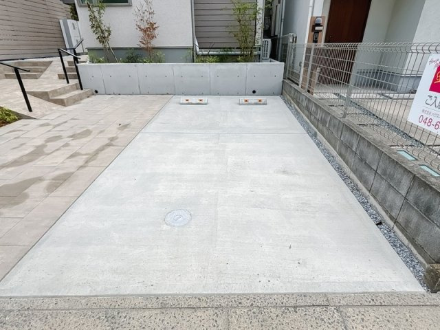 カーサ・ソンリエンテの駐車場|駐車場（敷地内1台）