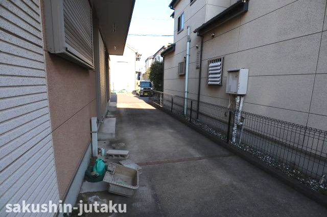 作新台７丁目　リフォーム住宅の駐車場|２台分（車種によります。）