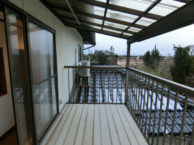 大篠津中古物件　建物2棟のバルコニー