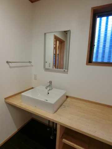 大篠津中古物件　建物2棟の独立洗面台