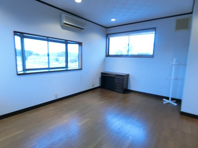 大篠津中古物件　建物2棟の洋室