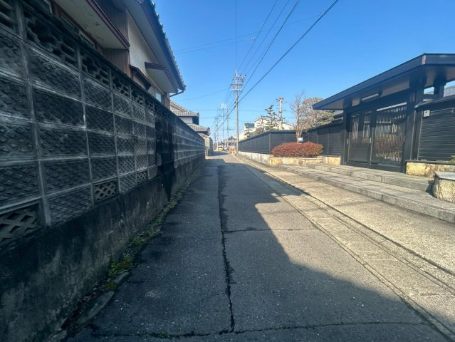 【前面道路含む現地写真】の画像