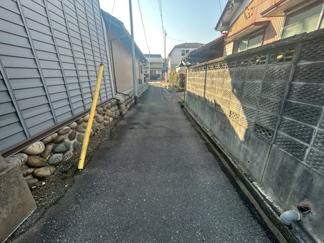 【前面道路含む現地写真】の画像