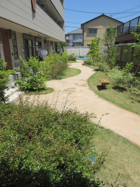 アネシス館のその他共用部分|母力の庭には砂場やベンチを配置