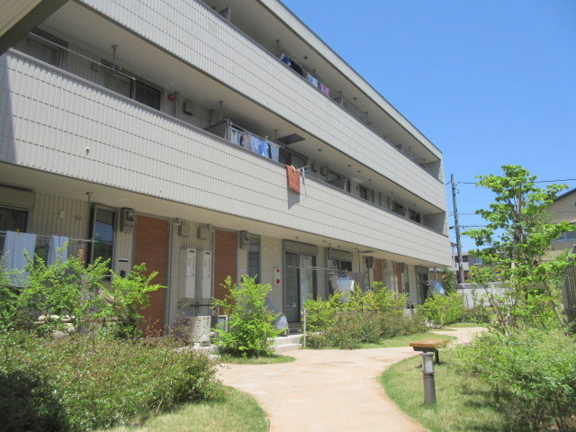 ＢＯＲＩＫＩひがしとつかのエントランス|自然に交流ができるよう工夫された敷地内