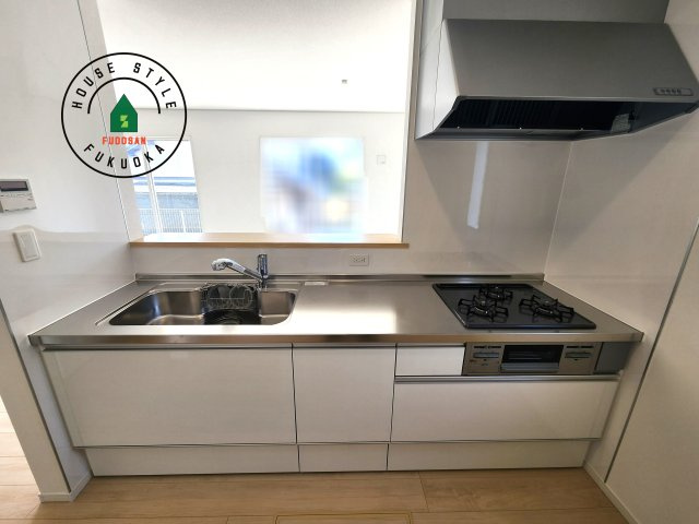 筑紫野市二日市北8丁目第6-2棟（1号棟）のキッチン|忙しい朝でも家族揃って食事をしたいゆとりあるダイニングスペース。