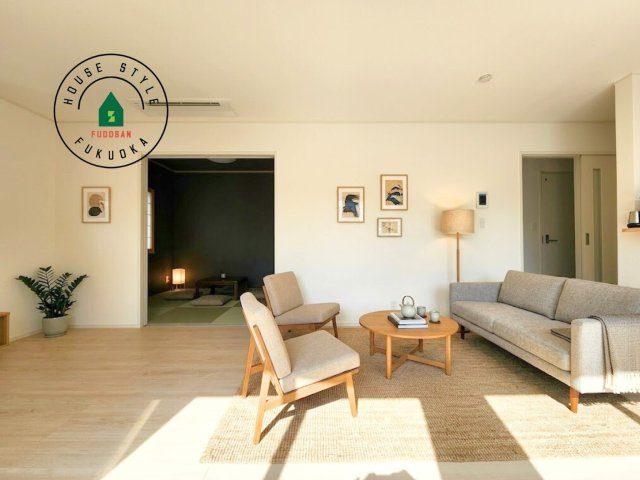 筑紫野市二日市北8丁目第6-2棟（2号棟）の内観：施工例|明るく開放的なリビングダイニングは豊かな陽光が注ぎ込み、やすらぎの空間を演出してくれます。ご家族で楽しいひとときをお過ごし下さい。※家具はCGを合成したものです。