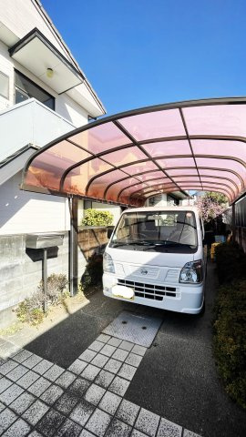 八万町法花5-8　借家の駐車場