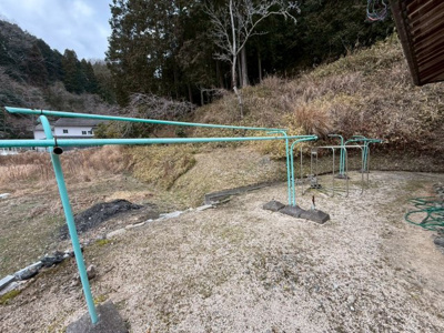 【庭】 | 北区御津勝尾中古戸建 | 庭が広いので洗濯物もたくさん干せますね。