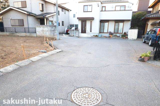 鷺沼１丁目　売地の前面道路含む現地写真|北東側約５ｍ位置指定道路（私道持分あり）