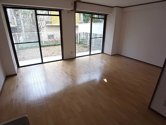 レジデンス本山の居間・リビング