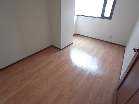 レジデンス本山の居間・リビング