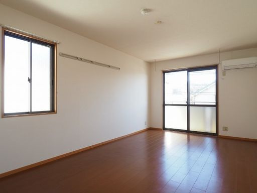 セジュール西岡本の居間・リビング