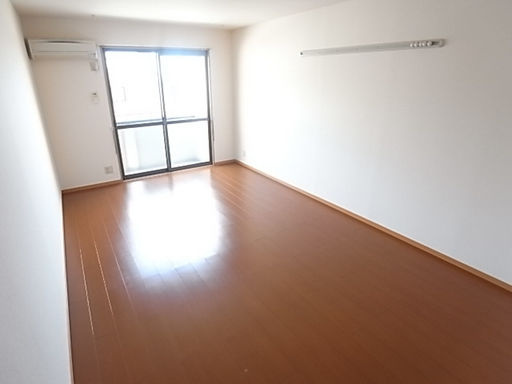 セジュール西岡本の居間・リビング