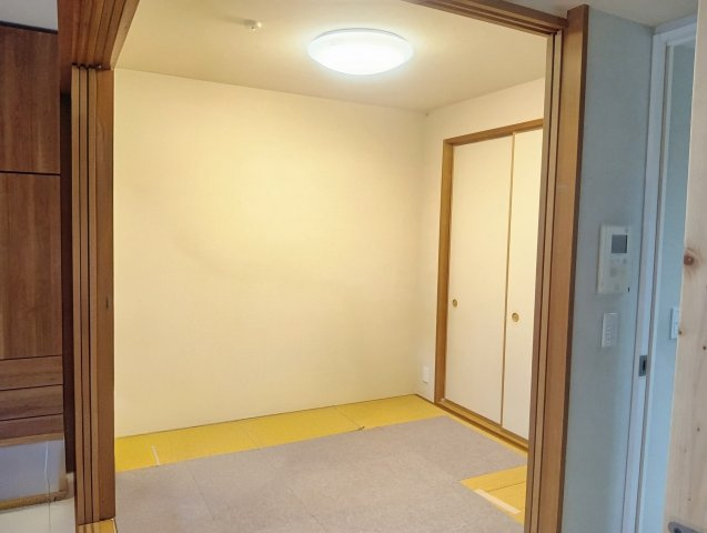 ポレスター玉川上水の和室|扉閉めれば個室になり、扉を開けておけば開放的な空間になり用途によって変えられるのも良いです。