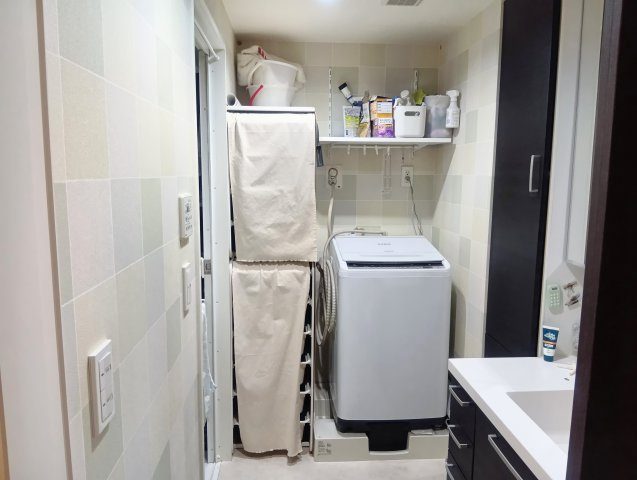ポレスター玉川上水の脱衣所|室内洗濯機置場はとても重宝します。
